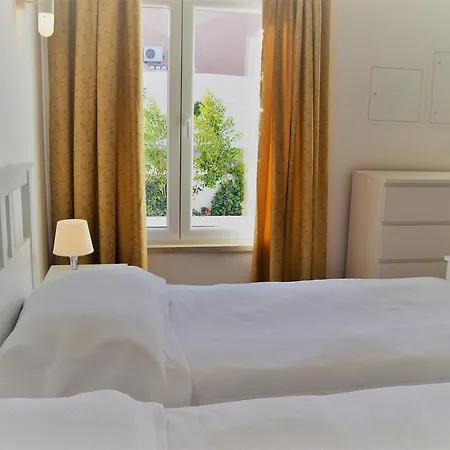 Vila Bella, Meia Praia, * 拉哥斯